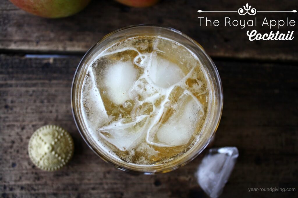 Crown Royal Apple Cocktail Recipe. Perfect for the Fall when apples are in season and the weather is cooler. I like sipping this cocktail while sitting around the bonfire. 