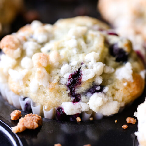 Blueberry muffins with crumb topping