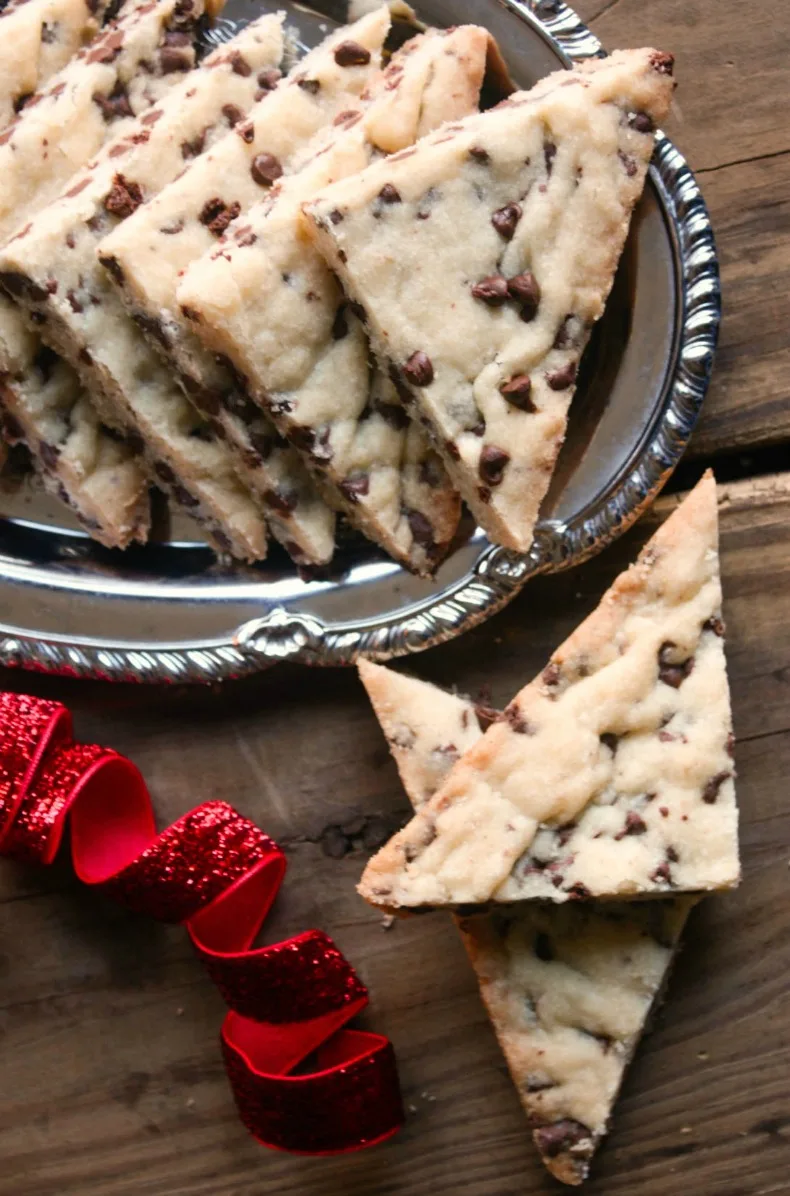 La Sablesienne “Happiness” Tin Box – Chocolate Chip Shortbread Cookies