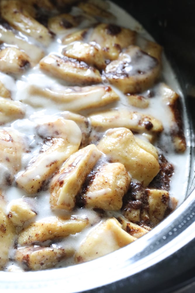 https://dailyappetite.com/wp-content/uploads/2019/05/Crock-Pot-Cinnamon-Roll-Casserole-2.jpg