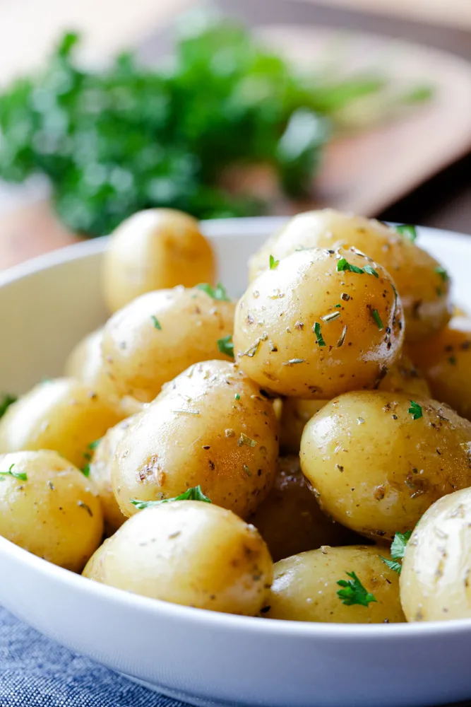 https://dailyappetite.com/wp-content/uploads/2021/05/Boiled-Baby-Potatoes-3.jpg.webp